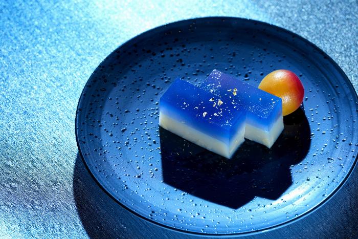 ブランデー梅酒の効能を象徴する梅の実と健康的なライフスタイルのイメージ