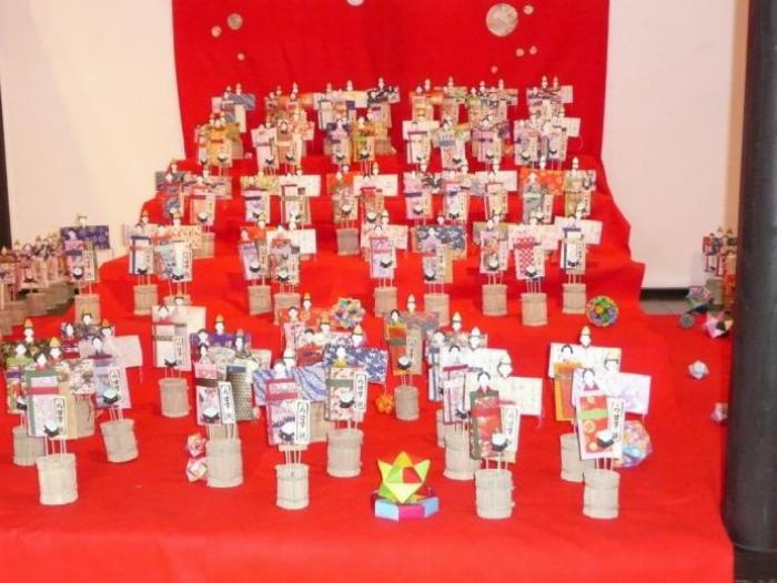 様々なベースリカーで作られた梅酒のボトルが並んでいる様子、選び方の参考になる