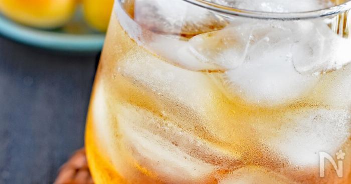 自家製とろとろ梅酒を作るための黄色く熟した完熟梅