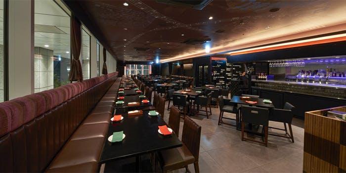 沖縄黒糖梅酒とチーズの意外なマリアージュ、食後のリラックスタイムに