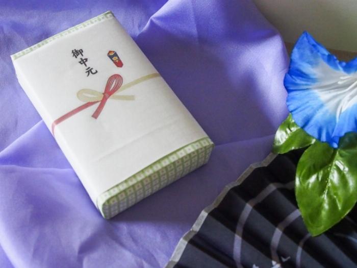 高級感のあるギフトボックスに入ったおしゃれな梅酒