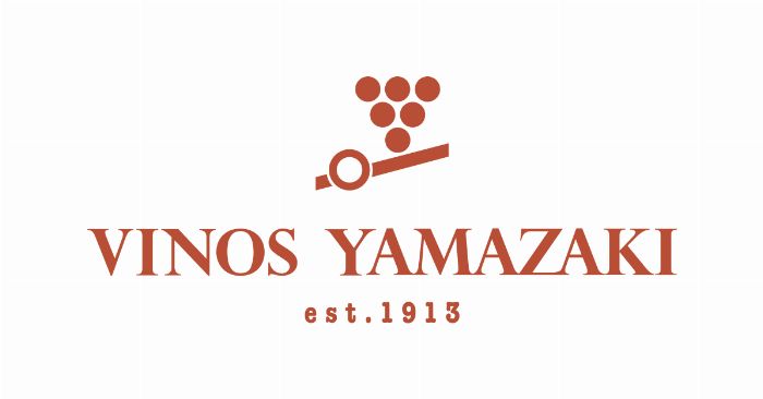 トップバリュ梅酒をロックで楽しむ様子、氷が涼しげなグラス