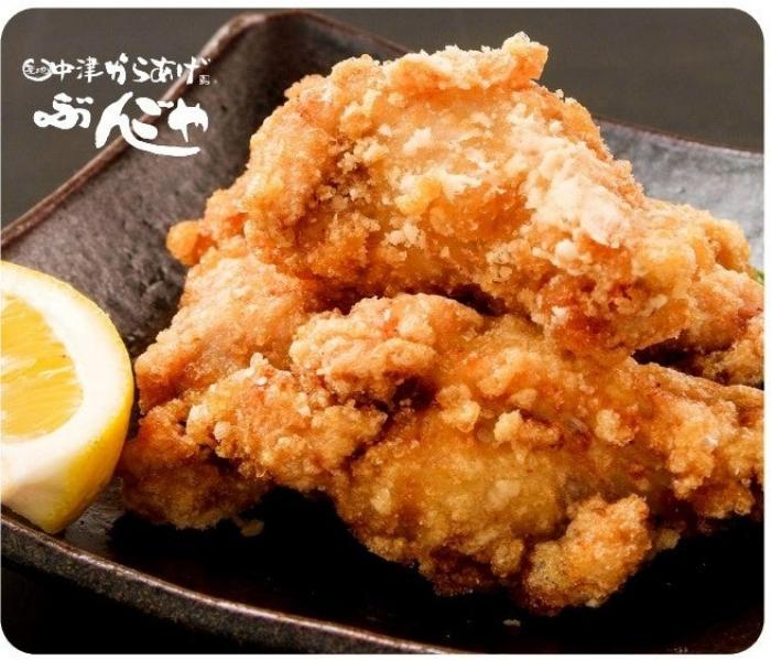 梅酒チューハイと美味しそうな唐揚げのペアリング